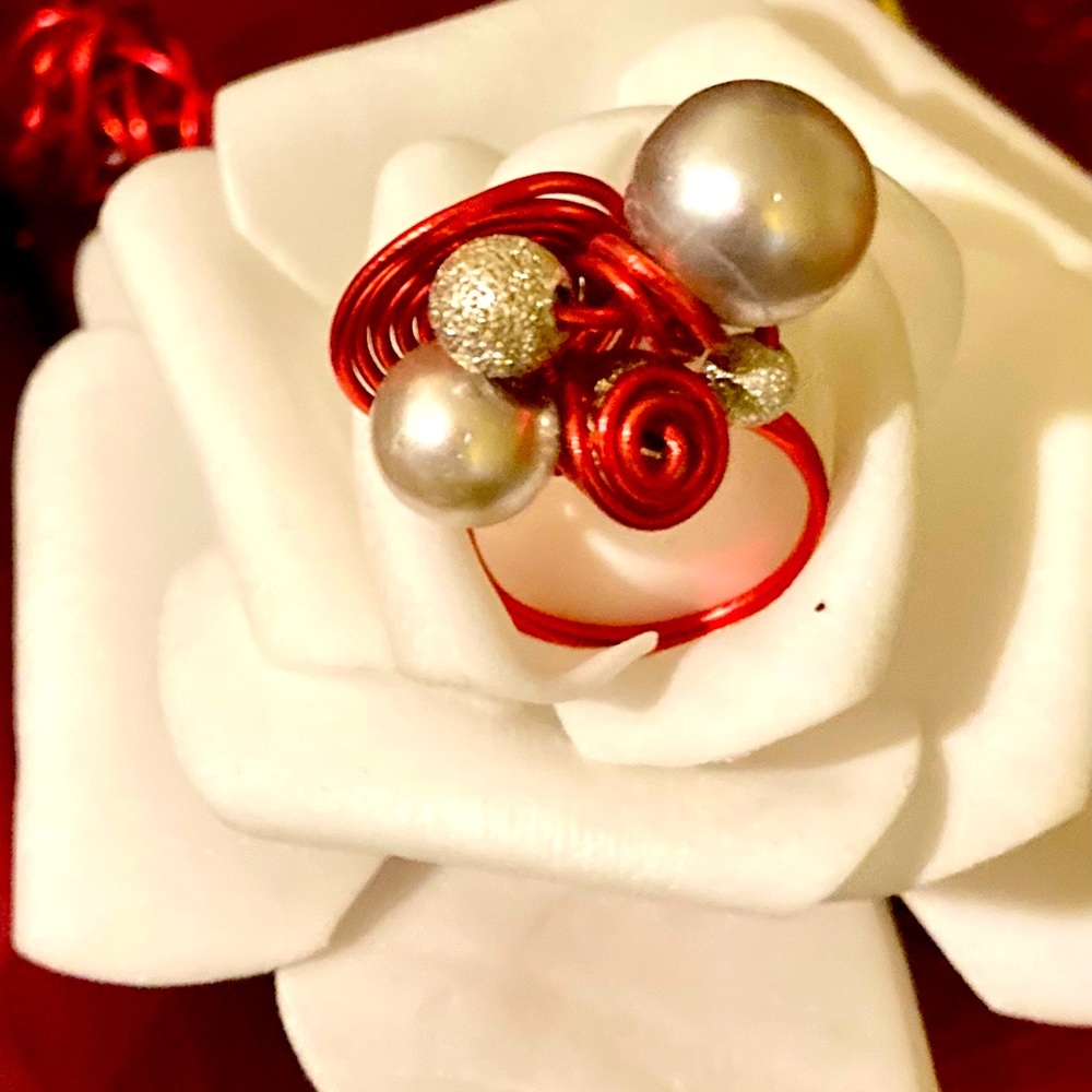 Spirals & pearls ring